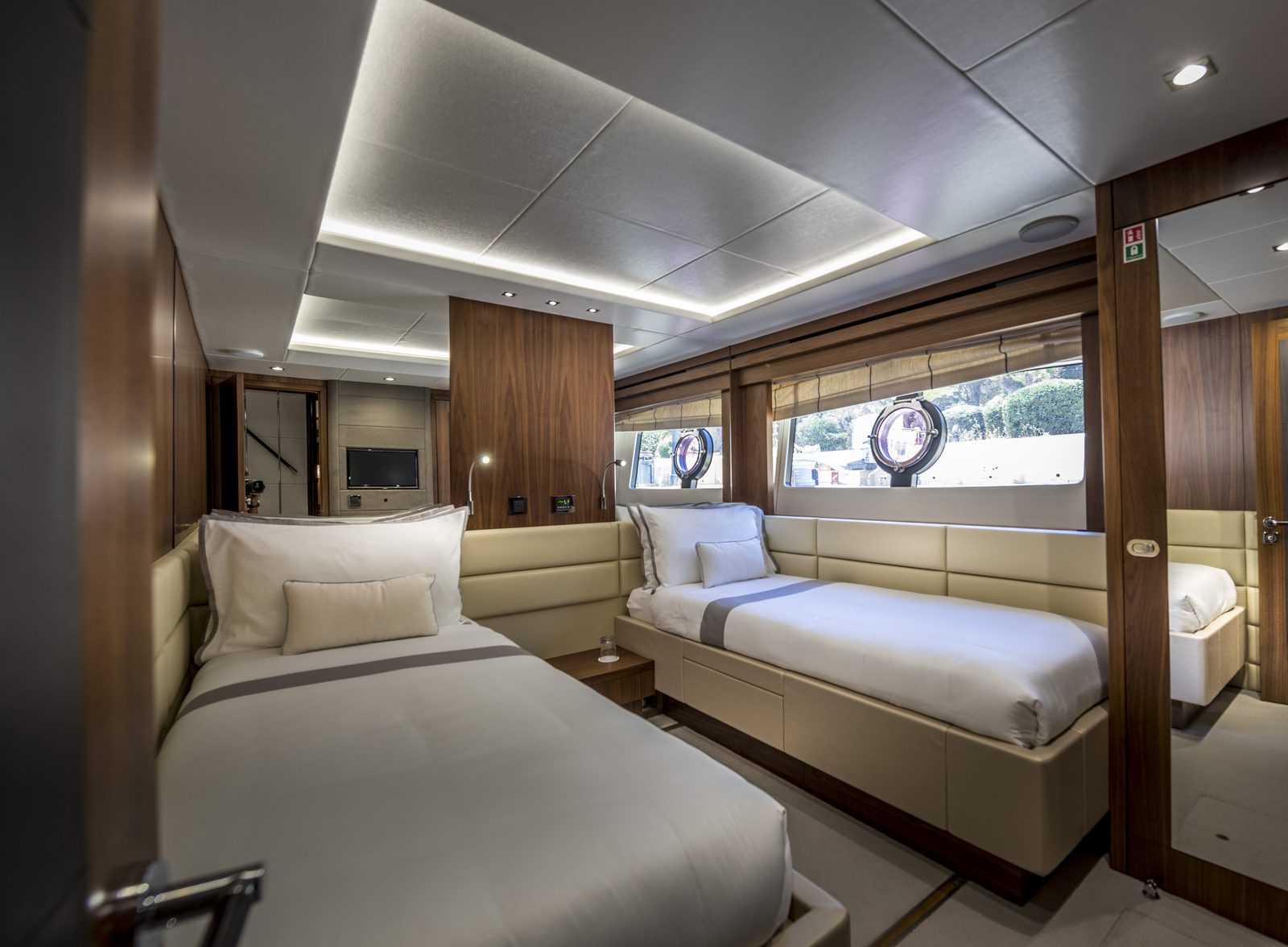 Sunseeker 86 Yacht "JUPJU" photo 7 thumbnail